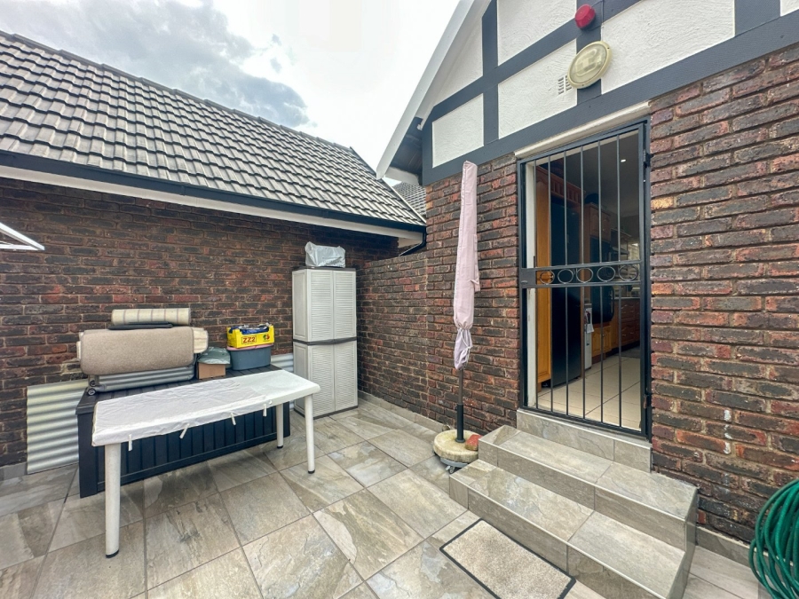 3 Bedroom Property for Sale in Brackenhurst Gauteng