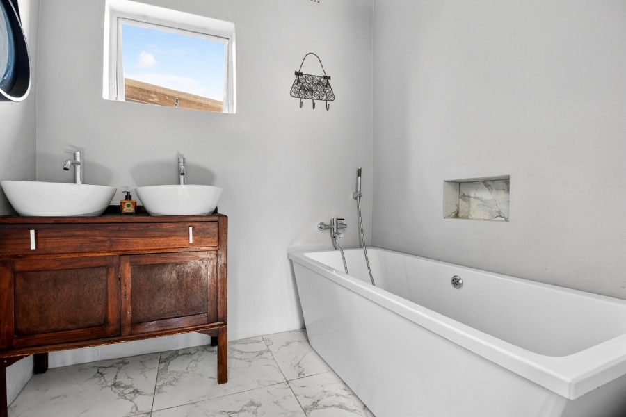 3 Bedroom Property for Sale in Greenside Gauteng