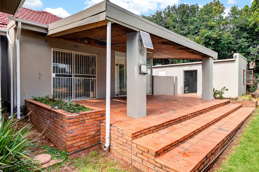3 Bedroom Property for Sale in Greenside Gauteng
