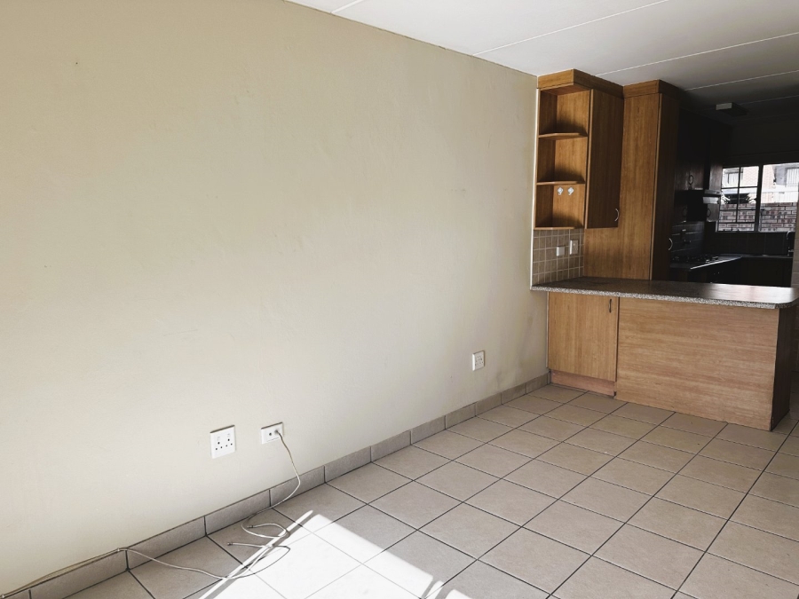 To Let 2 Bedroom Property for Rent in Sonneglans Gauteng
