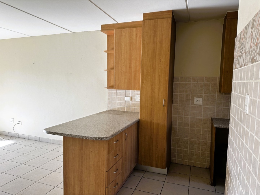 To Let 2 Bedroom Property for Rent in Sonneglans Gauteng
