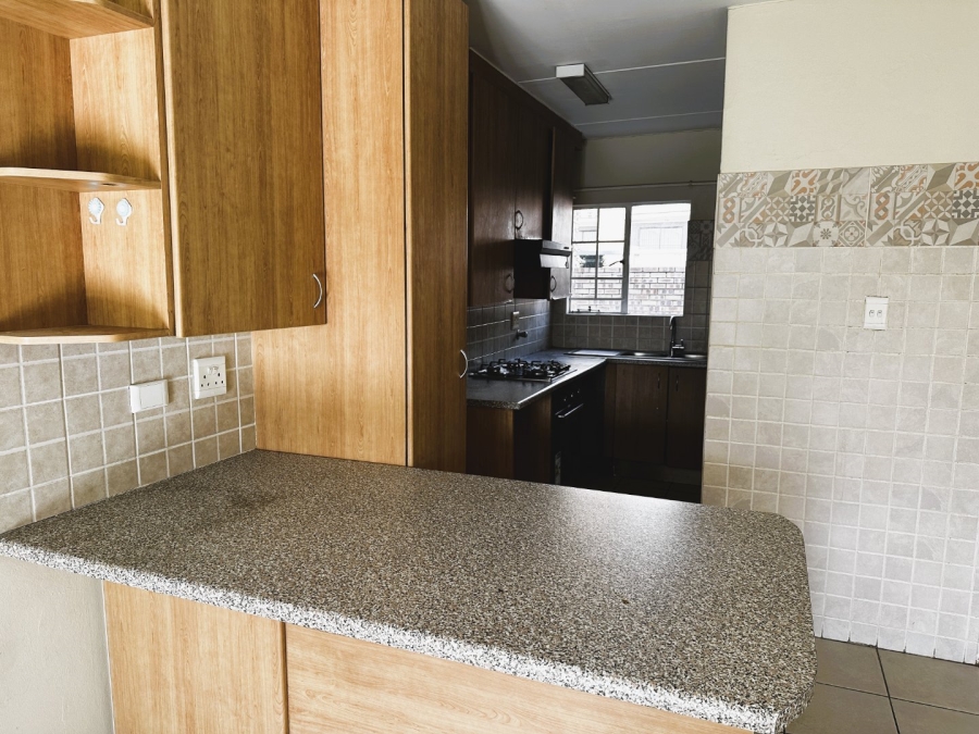 To Let 2 Bedroom Property for Rent in Sonneglans Gauteng