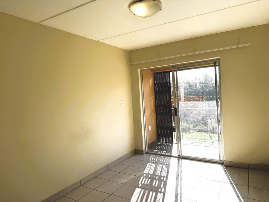 To Let 2 Bedroom Property for Rent in Sonneglans Gauteng