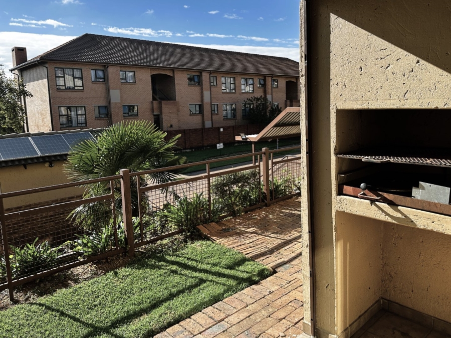 To Let 2 Bedroom Property for Rent in Sonneglans Gauteng