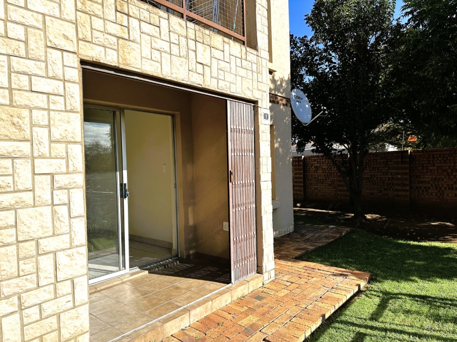 To Let 2 Bedroom Property for Rent in Sonneglans Gauteng