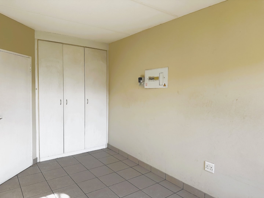 To Let 2 Bedroom Property for Rent in Sonneglans Gauteng