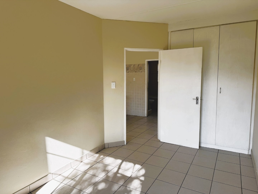 To Let 2 Bedroom Property for Rent in Sonneglans Gauteng