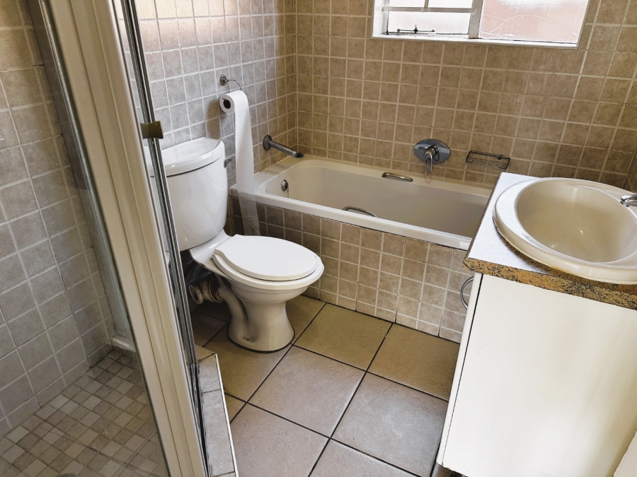 To Let 2 Bedroom Property for Rent in Sonneglans Gauteng