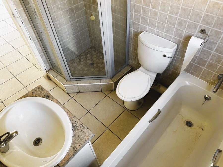 To Let 2 Bedroom Property for Rent in Sonneglans Gauteng
