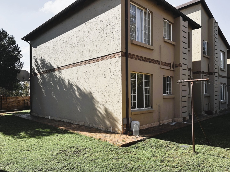 To Let 2 Bedroom Property for Rent in Sonneglans Gauteng