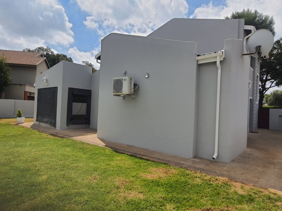 2 Bedroom Property for Sale in Bronberg Gauteng