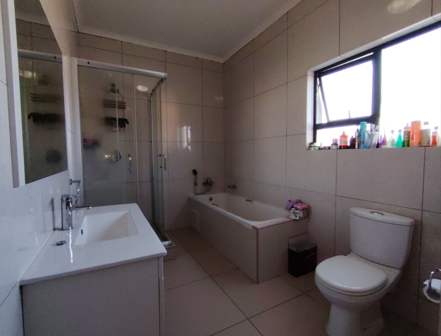 2 Bedroom Property for Sale in Lilianton Gauteng