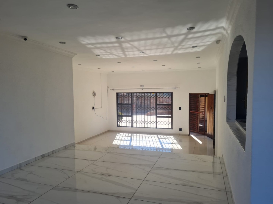 5 Bedroom Property for Sale in Bassonia Gauteng