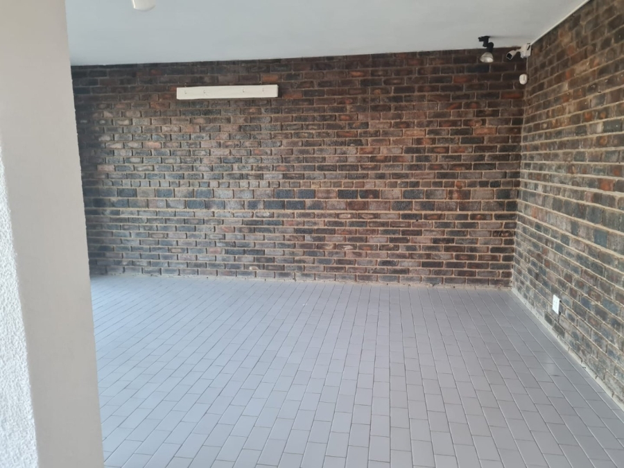 5 Bedroom Property for Sale in Bassonia Gauteng
