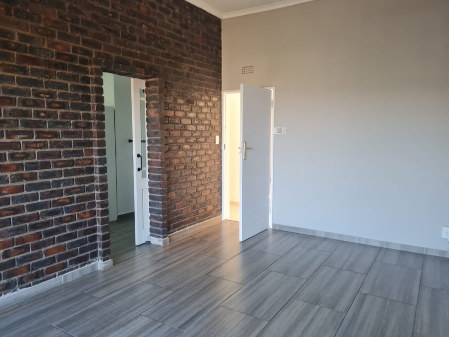 5 Bedroom Property for Sale in Bassonia Gauteng