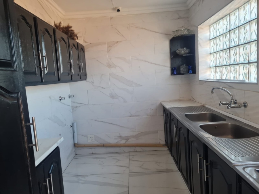 5 Bedroom Property for Sale in Bassonia Gauteng