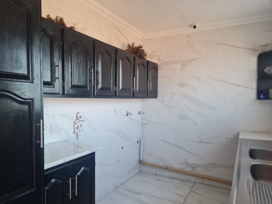 5 Bedroom Property for Sale in Bassonia Gauteng