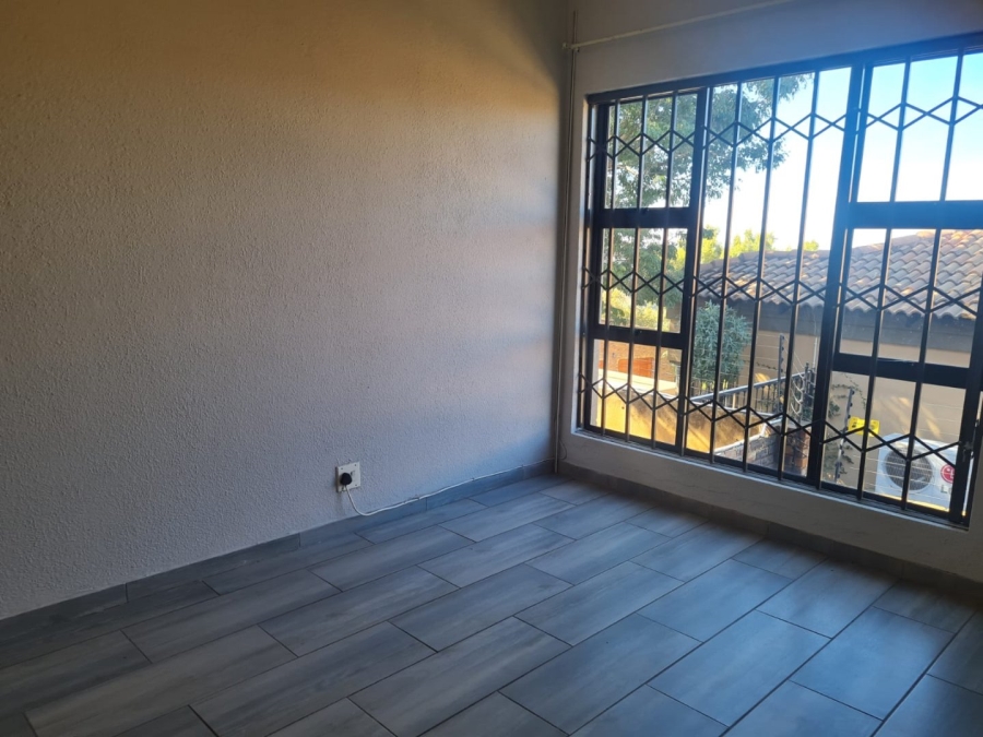 5 Bedroom Property for Sale in Bassonia Gauteng