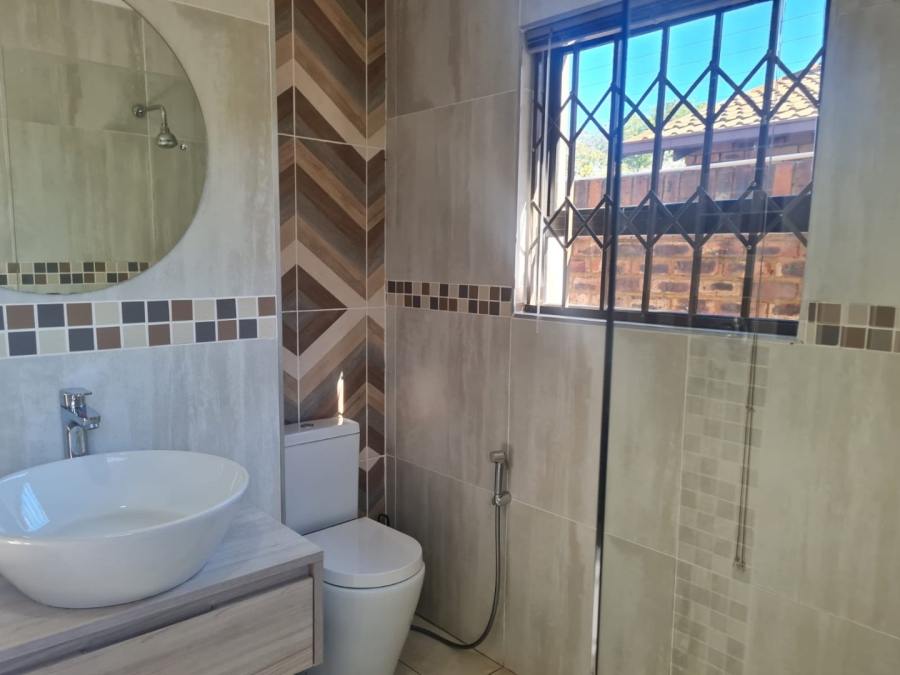 5 Bedroom Property for Sale in Bassonia Gauteng