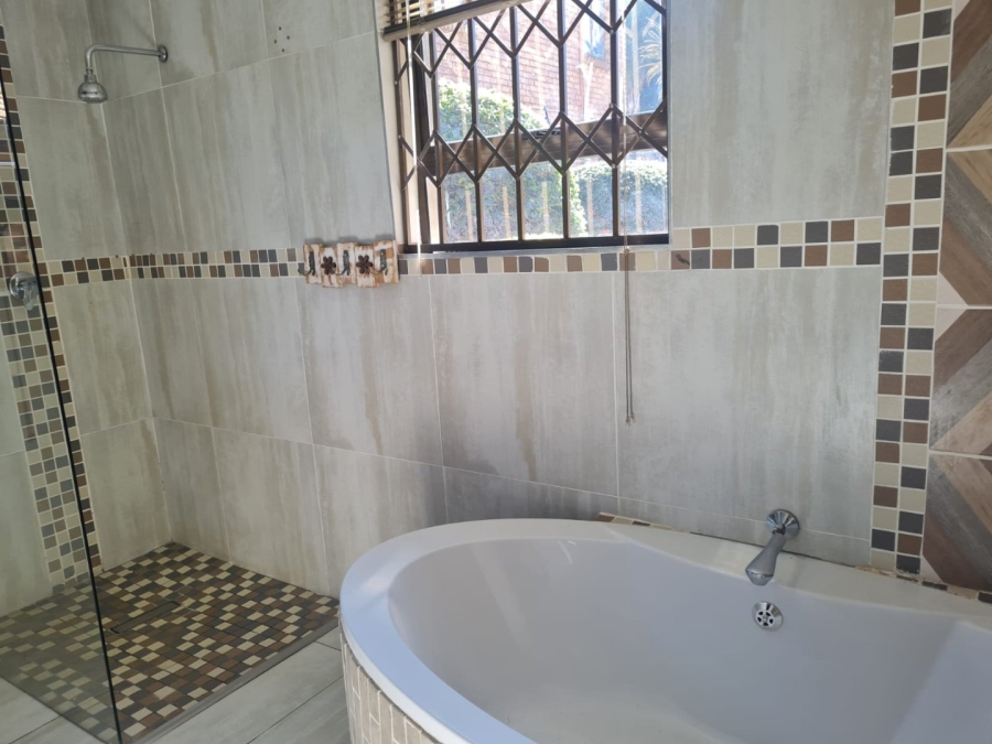 5 Bedroom Property for Sale in Bassonia Gauteng