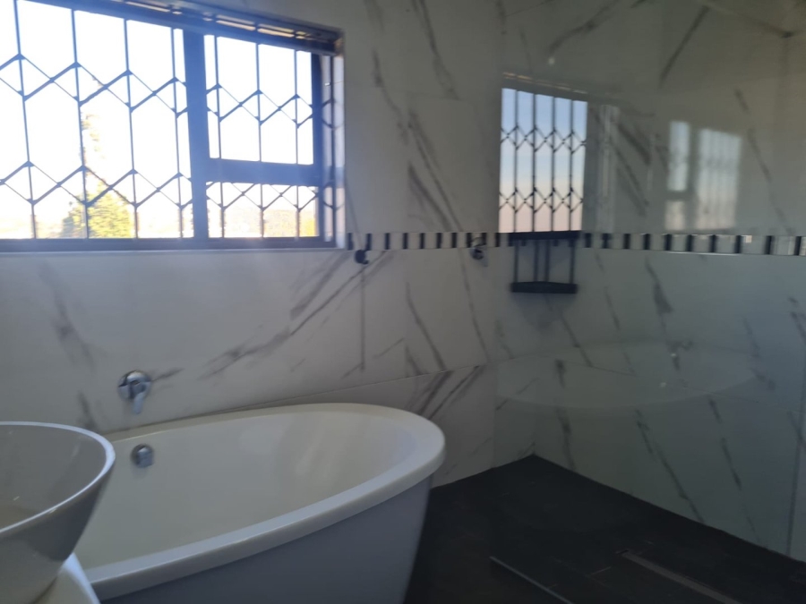5 Bedroom Property for Sale in Bassonia Gauteng