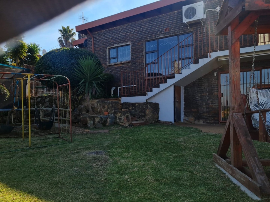 5 Bedroom Property for Sale in Bassonia Gauteng
