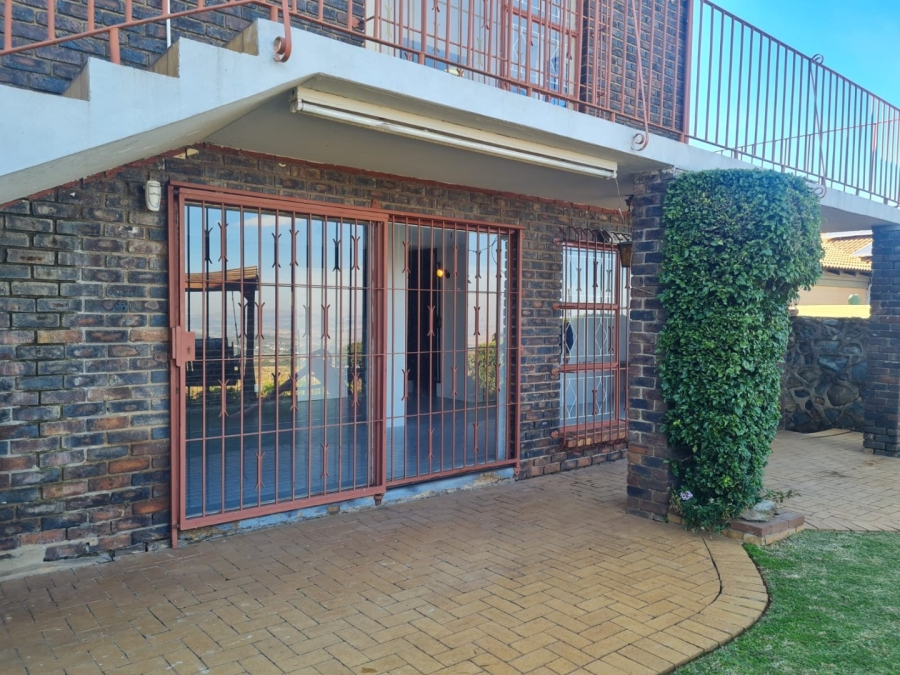5 Bedroom Property for Sale in Bassonia Gauteng