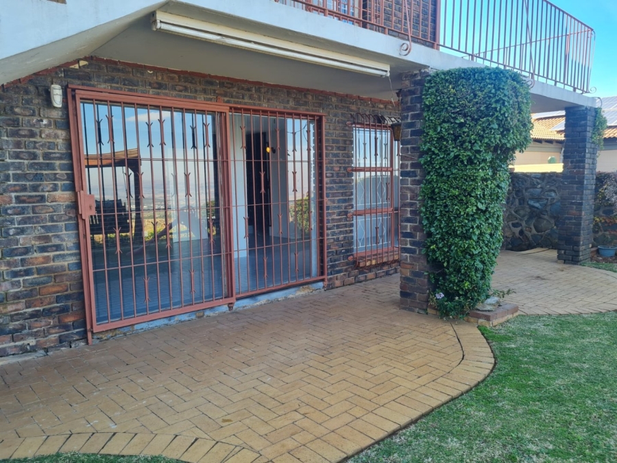 5 Bedroom Property for Sale in Bassonia Gauteng