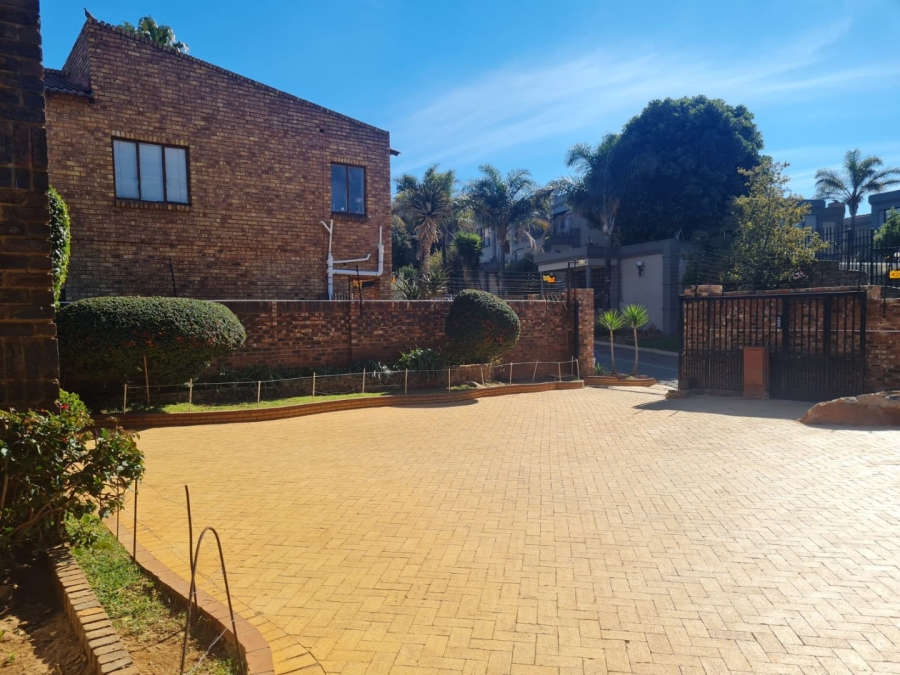 5 Bedroom Property for Sale in Bassonia Gauteng