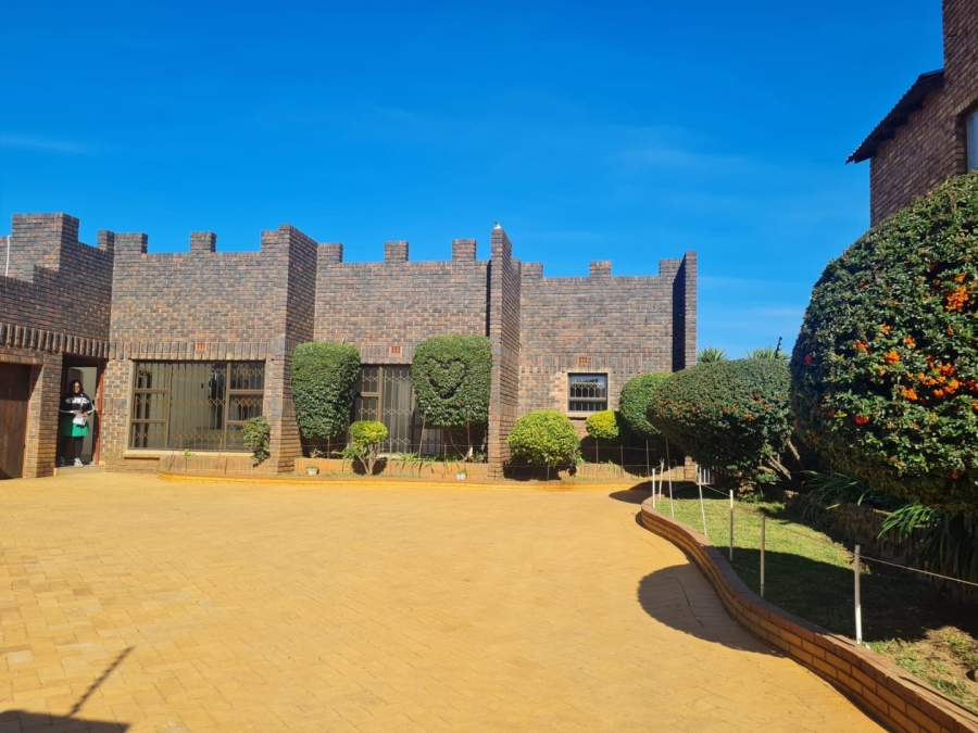 5 Bedroom Property for Sale in Bassonia Gauteng