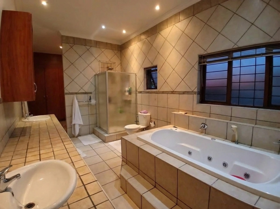 5 Bedroom Property for Sale in Waterkloof Ridge Gauteng