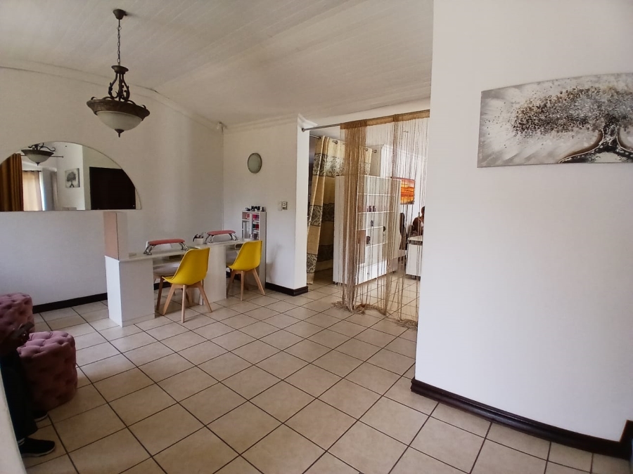 5 Bedroom Property for Sale in Waterkloof Ridge Gauteng