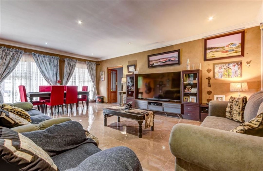 3 Bedroom Property for Sale in Birchleigh Gauteng