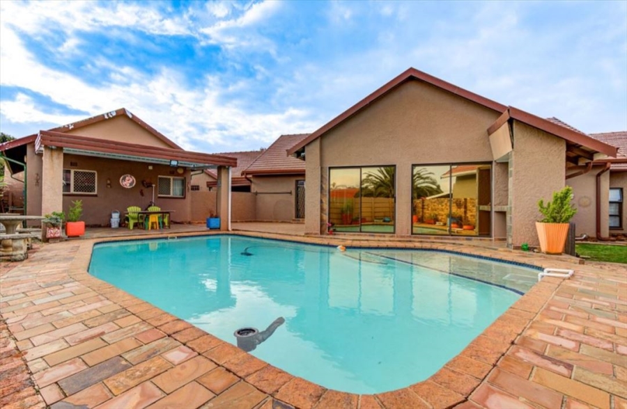 3 Bedroom Property for Sale in Birchleigh Gauteng