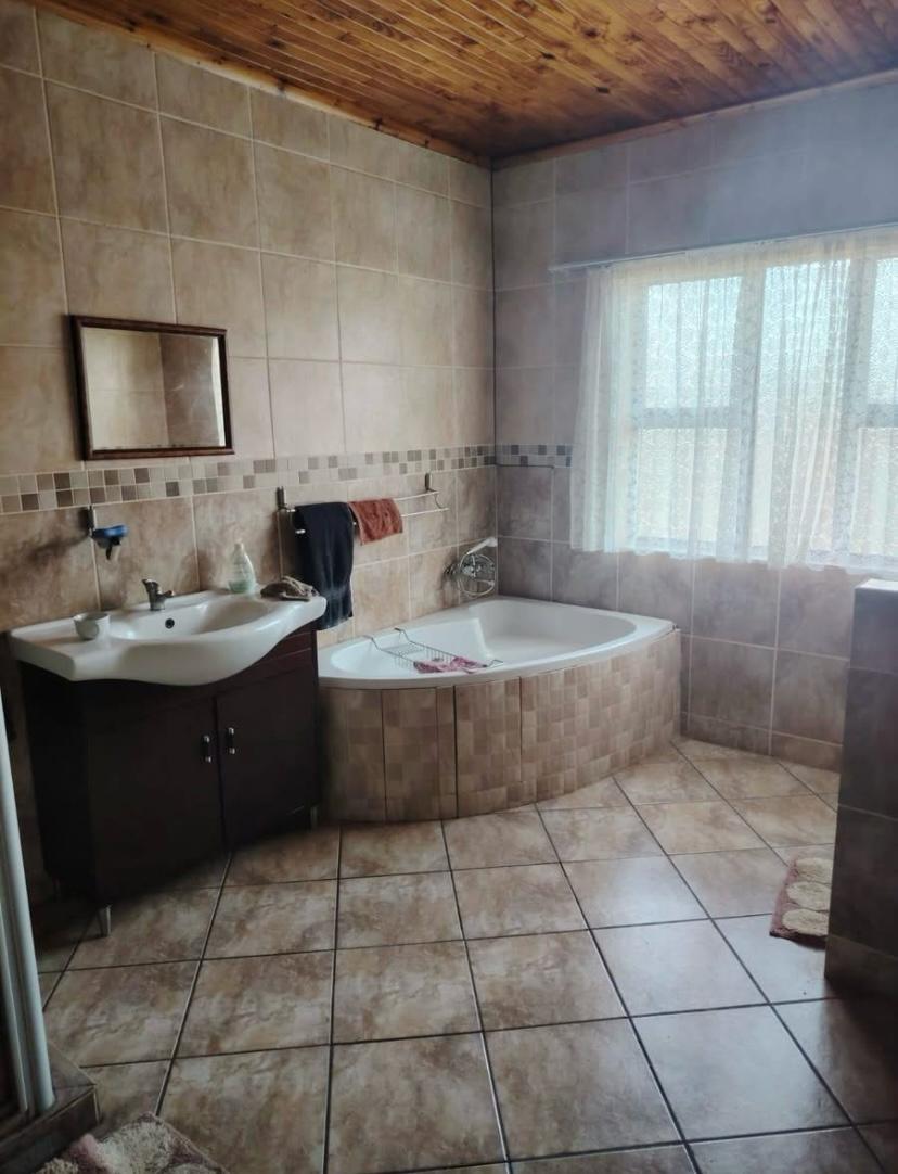 4 Bedroom Property for Sale in Sonland Park Gauteng