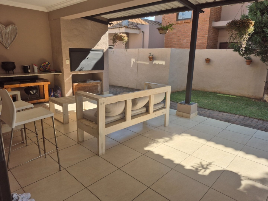 3 Bedroom Property for Sale in Six Fountains Residential Estate Gauteng