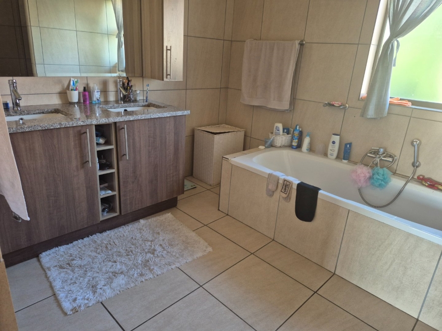 3 Bedroom Property for Sale in Six Fountains Residential Estate Gauteng