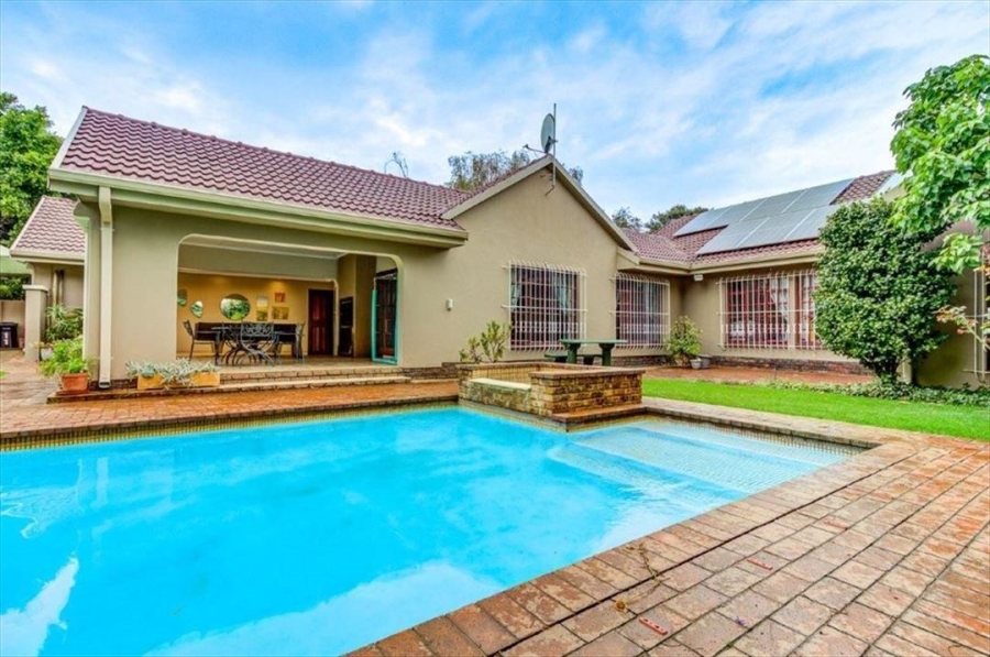 5 Bedroom Property for Sale in Van Riebeeck Park Gauteng