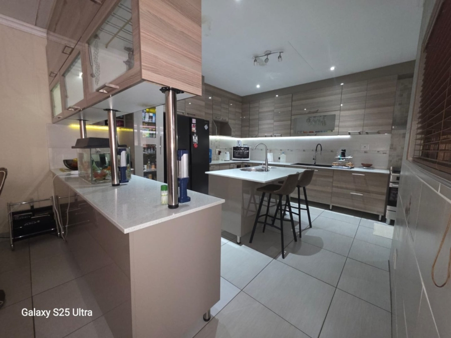 3 Bedroom Property for Sale in Green Acres Estate Gauteng
