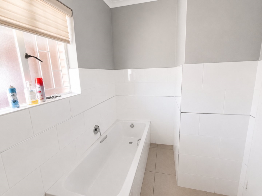 3 Bedroom Property for Sale in Rooihuiskraal Gauteng