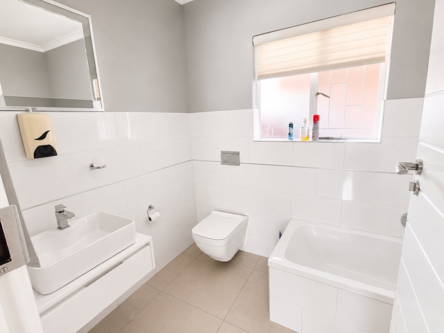 3 Bedroom Property for Sale in Rooihuiskraal Gauteng