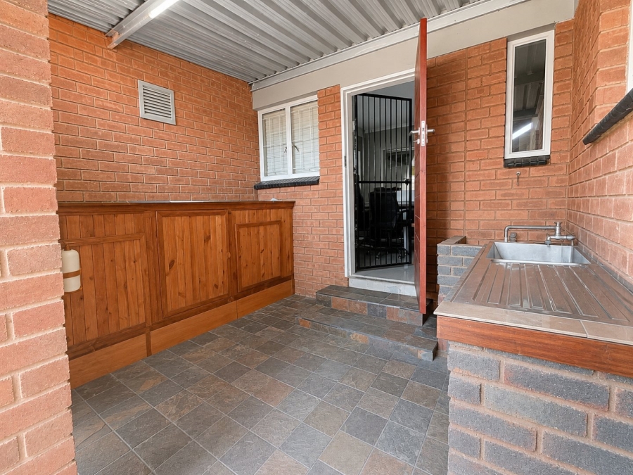3 Bedroom Property for Sale in Rooihuiskraal Gauteng
