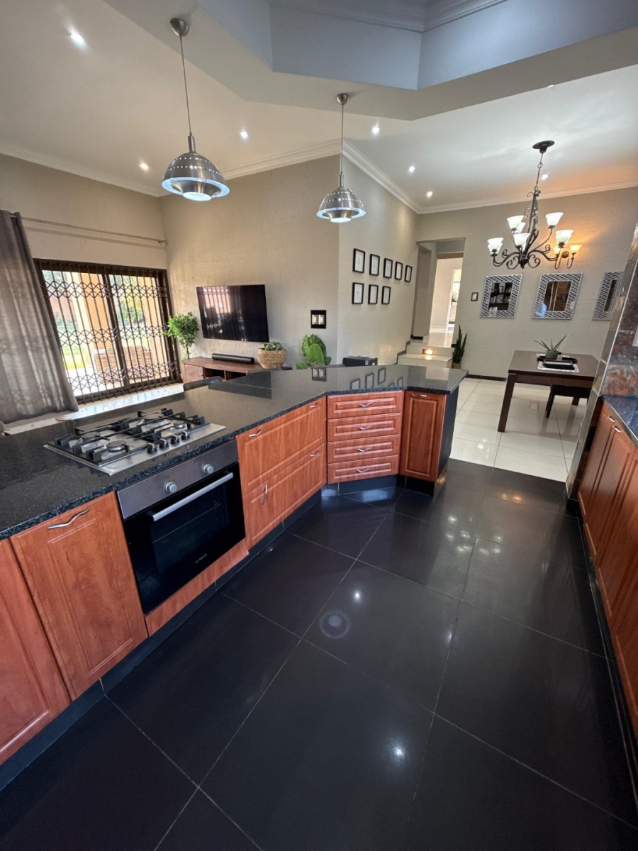 To Let 5 Bedroom Property for Rent in Avianto Estates Gauteng
