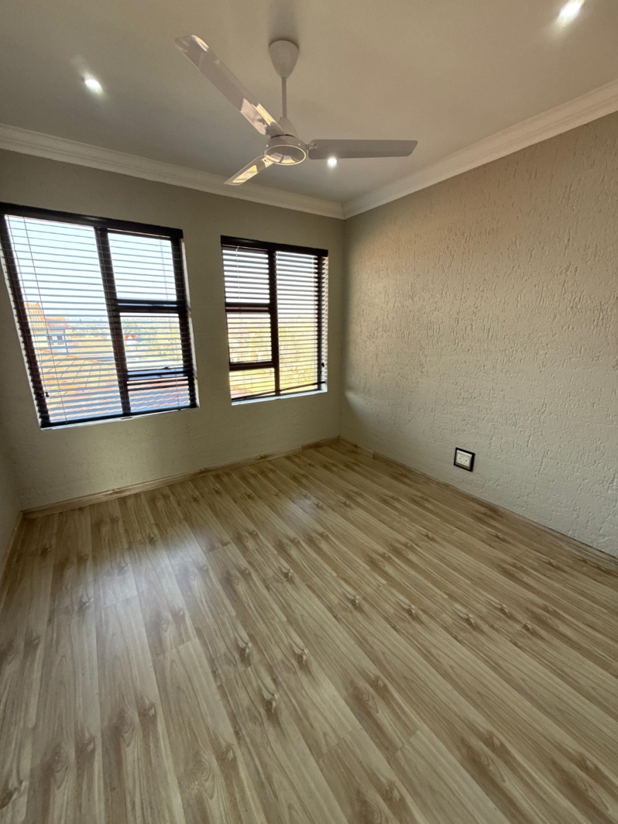 To Let 5 Bedroom Property for Rent in Avianto Estates Gauteng