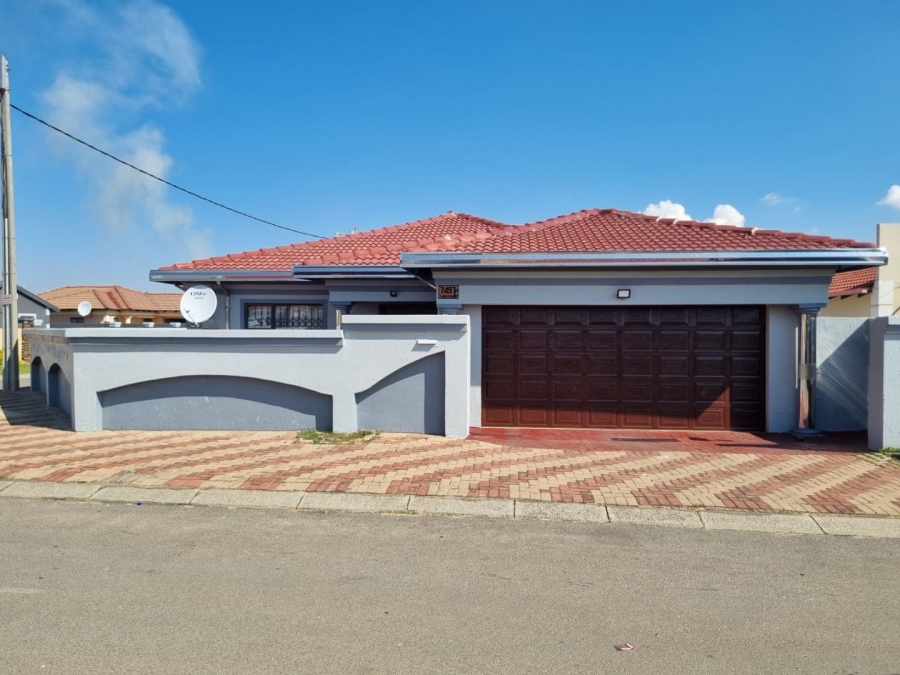3 Bedroom Property for Sale in Windmill Park Gauteng