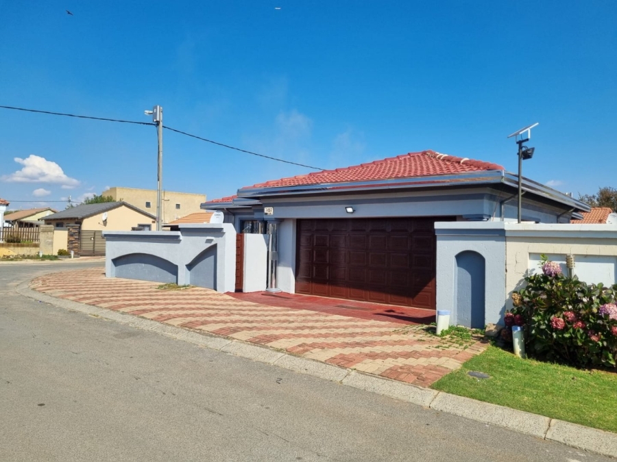 3 Bedroom Property for Sale in Windmill Park Gauteng