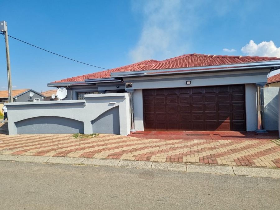 3 Bedroom Property for Sale in Windmill Park Gauteng