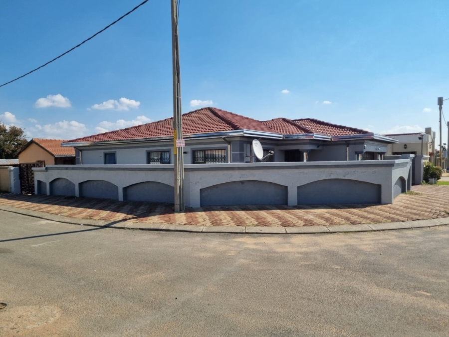 3 Bedroom Property for Sale in Windmill Park Gauteng