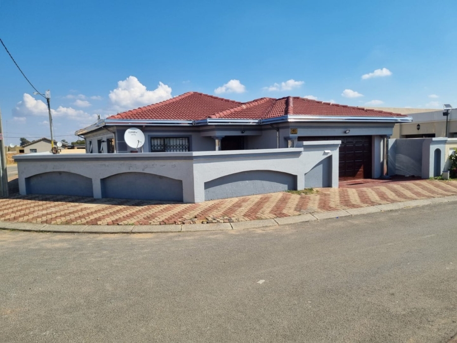 3 Bedroom Property for Sale in Windmill Park Gauteng