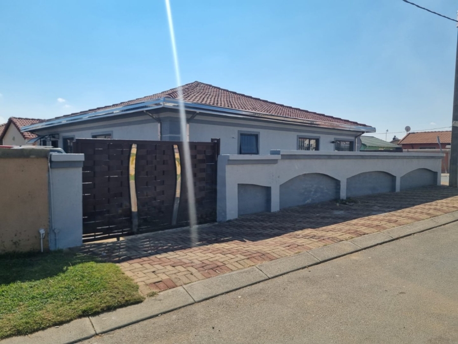 3 Bedroom Property for Sale in Windmill Park Gauteng